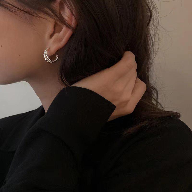 C-Shaped Cool Girl Hollow Earrings with Double-Layer Round Beads - Simple, Exaggerated, Versatile Stud Design in Cold Aesthetic