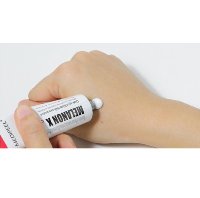 Aufhellende Punktpflege-Creme für reine & ebenmäßige Haut