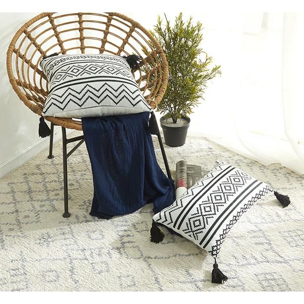 Soft Chenille Tassel Pillowcase Modern Geometric Jacquard Sofa Cushion Bohemian Moroccan White Black Lines Pillow Cover No Pillow Core