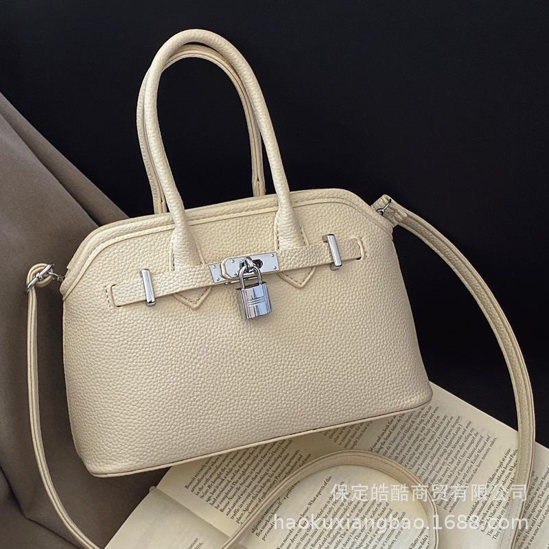 Super Fire Small Bag Women's Spring and Summer Versatile 2025 New Simple Korean Version Messenger Bag Women's Popular Portable Shell Bag