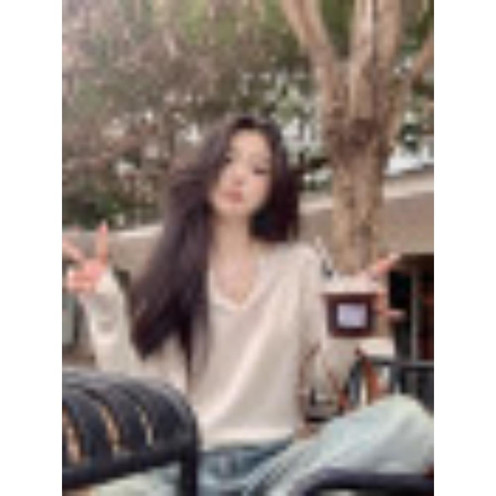 

A Simple V-neck Long-sleeved Knitted Sweater for Women s Autumn and Winter, A Loose Base Layer That Looks Slimming and Is Versatile one size белый