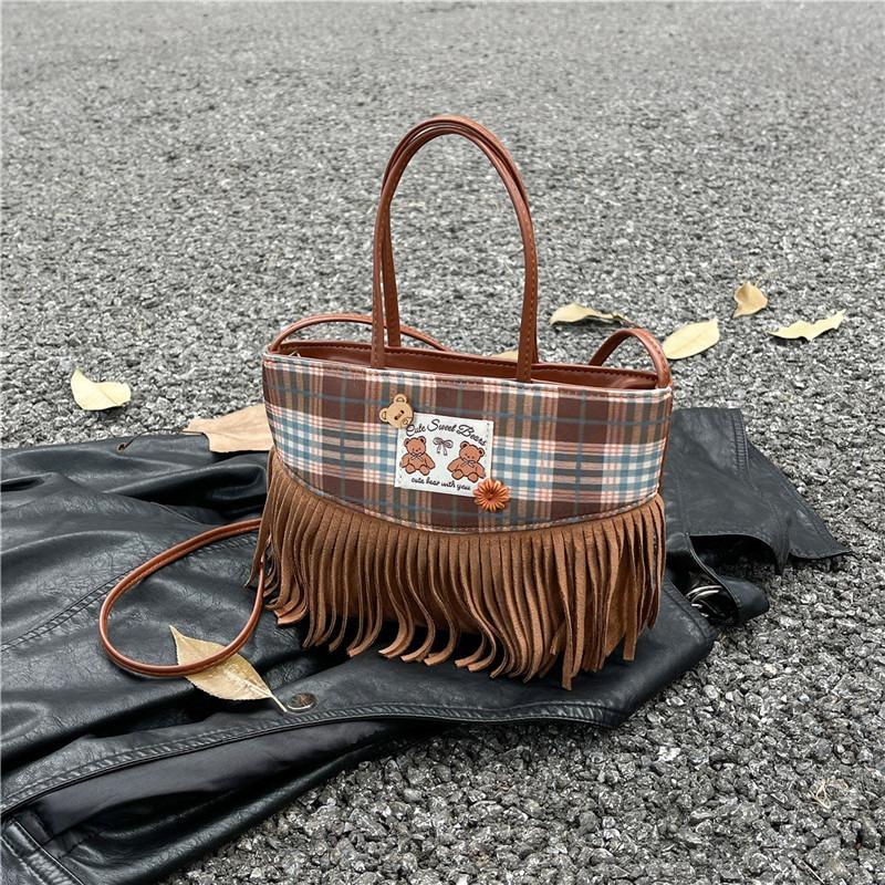 Autumn and winter high-end light luxury niche fringed bag women's new retro brown fashion portable messenger bag
