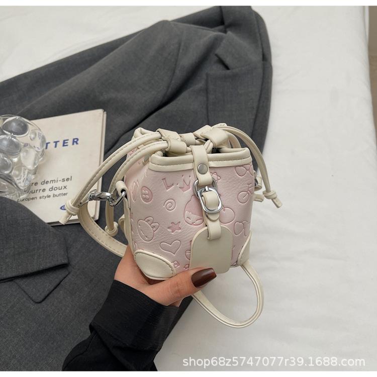 

Retro versatile niche design new trend bucket bag women s popular pumping belt light luxury shopping high-end messenger bag розовый