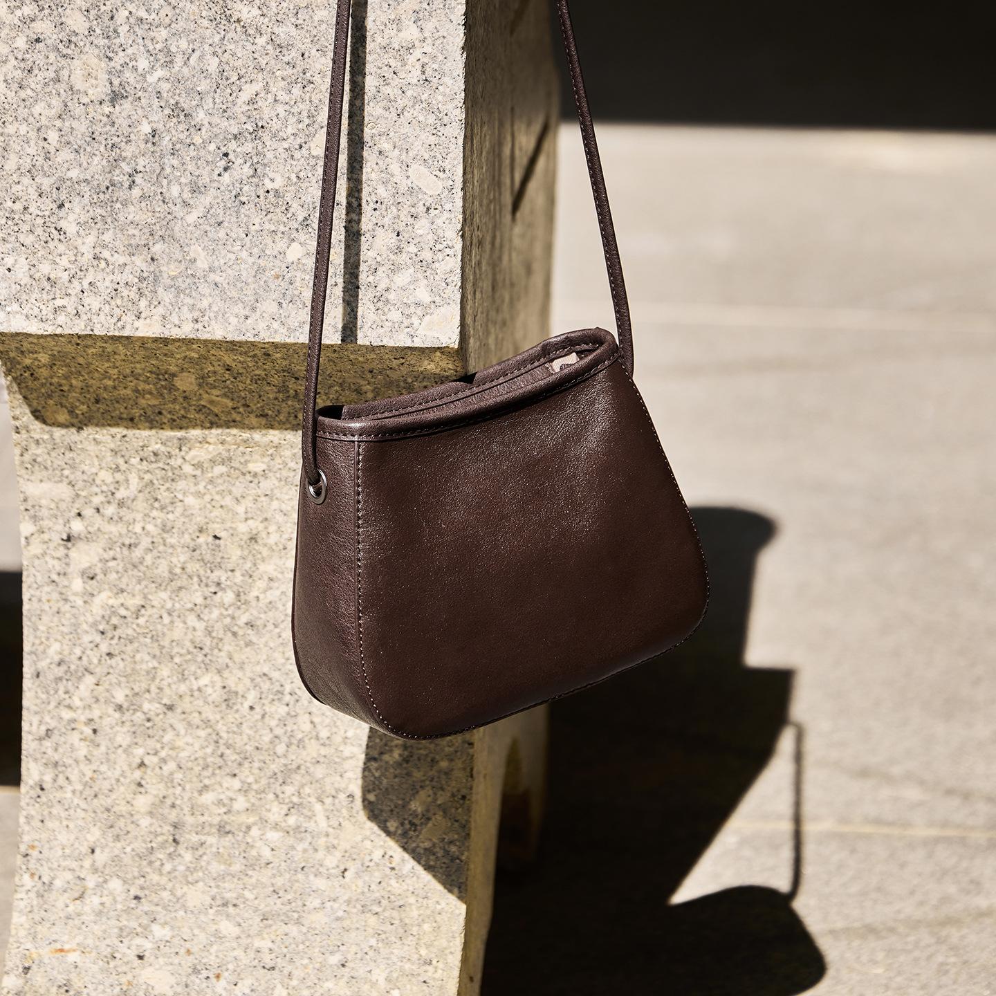 

Сумка-ведро из кожи растительного дубления 2025 Новая модная универсальная наплечная сумка Высококачественная сумка-кроссбоди для通勤 для женщин Upper Width19CM、Lower W