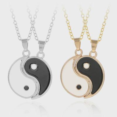 Collana Tai Chi Yin Yang Bagua: Ciondolo di coppia alla moda con design a incastro.
