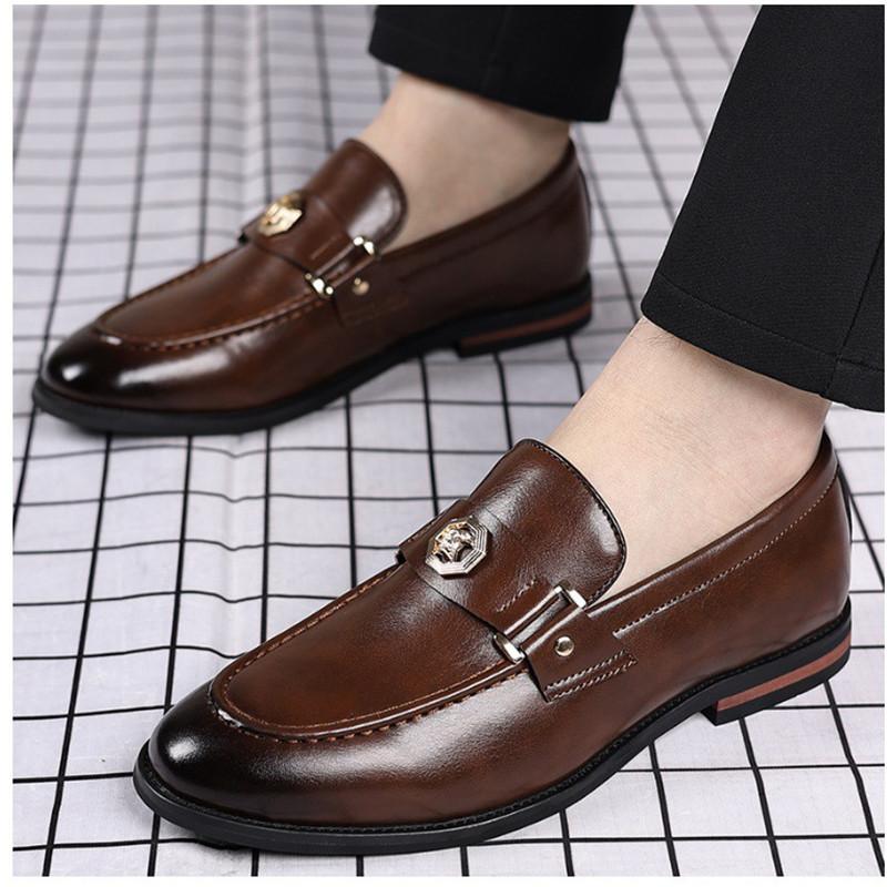 Fashion Black Brown Badge Loafers New Men's Pointed Pu Leather Driving Shoes Male Designer Formal Wedding Prom Dress Homecoming Footwear