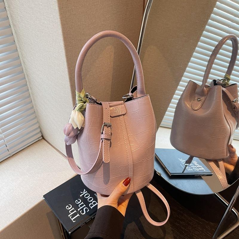 Bags Women's New Casual Commuter Handbags Fashion Versatile Shoulder Messenger Bags Niche Bucket Bags