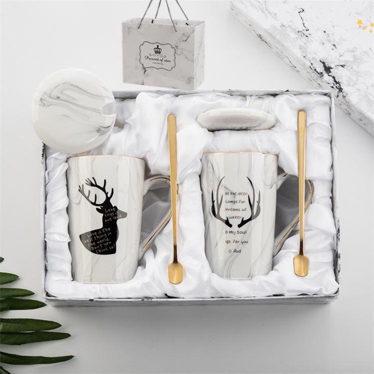 Elegant Marble Pattern Mug with Gold Trim, Spoon Lid, and Custom Logo - Ideal for Coffee or as a Souvenir Gift.