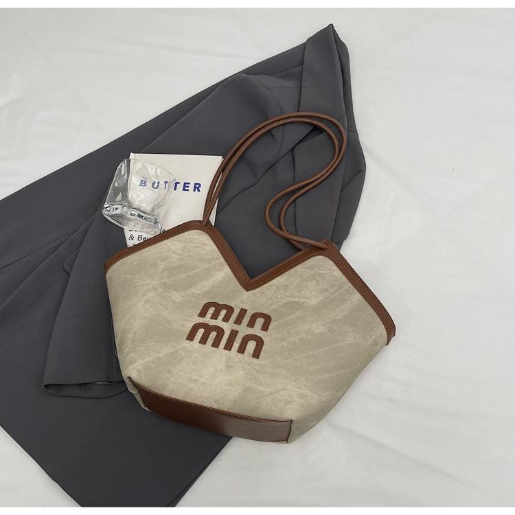 

Large capacity bag women s autumn and winter leisure 2025 new niche design shoulder shopping bag commuter tote bag