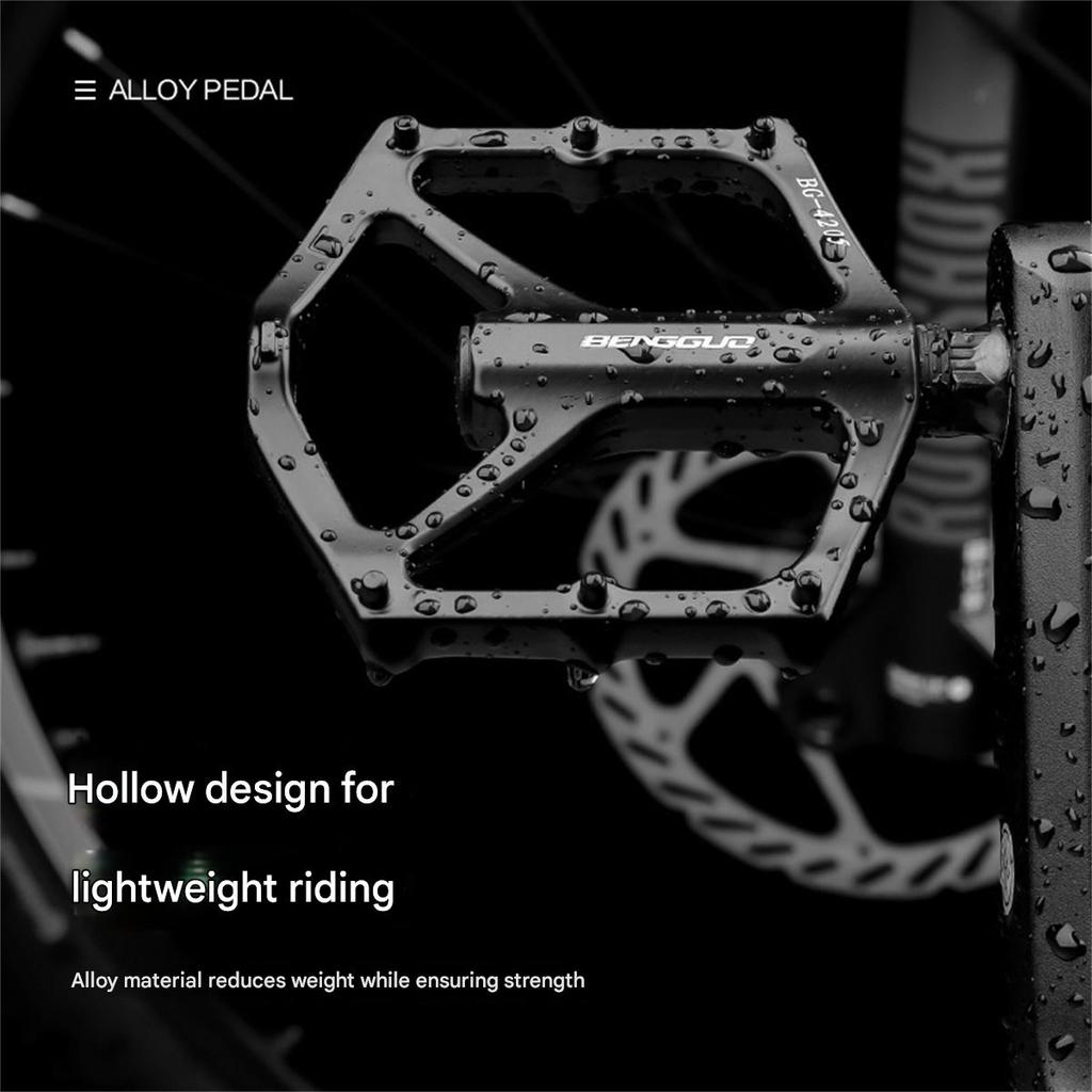 Bicycle pedals Mountain bike aluminum alloy pedals Widened bearing anti-slip pedals Cycling equipment