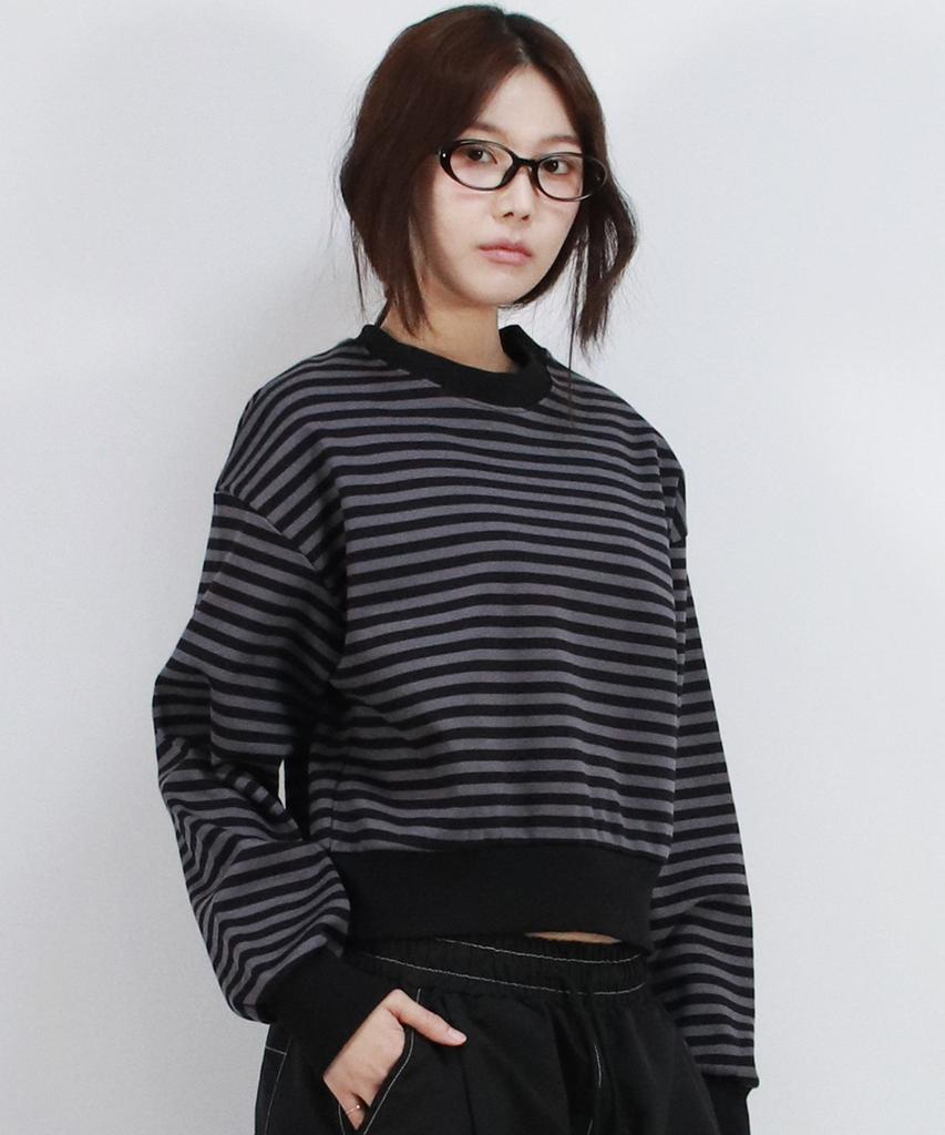 Deumakeu Stripe Crop Sweatshirt - Black