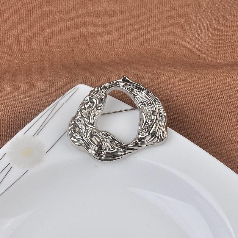 European and American Fashion Wavy Pattern Irregular Brooch High-End Simple Versatile Coat Niche Metal Pin Clothing Accessories