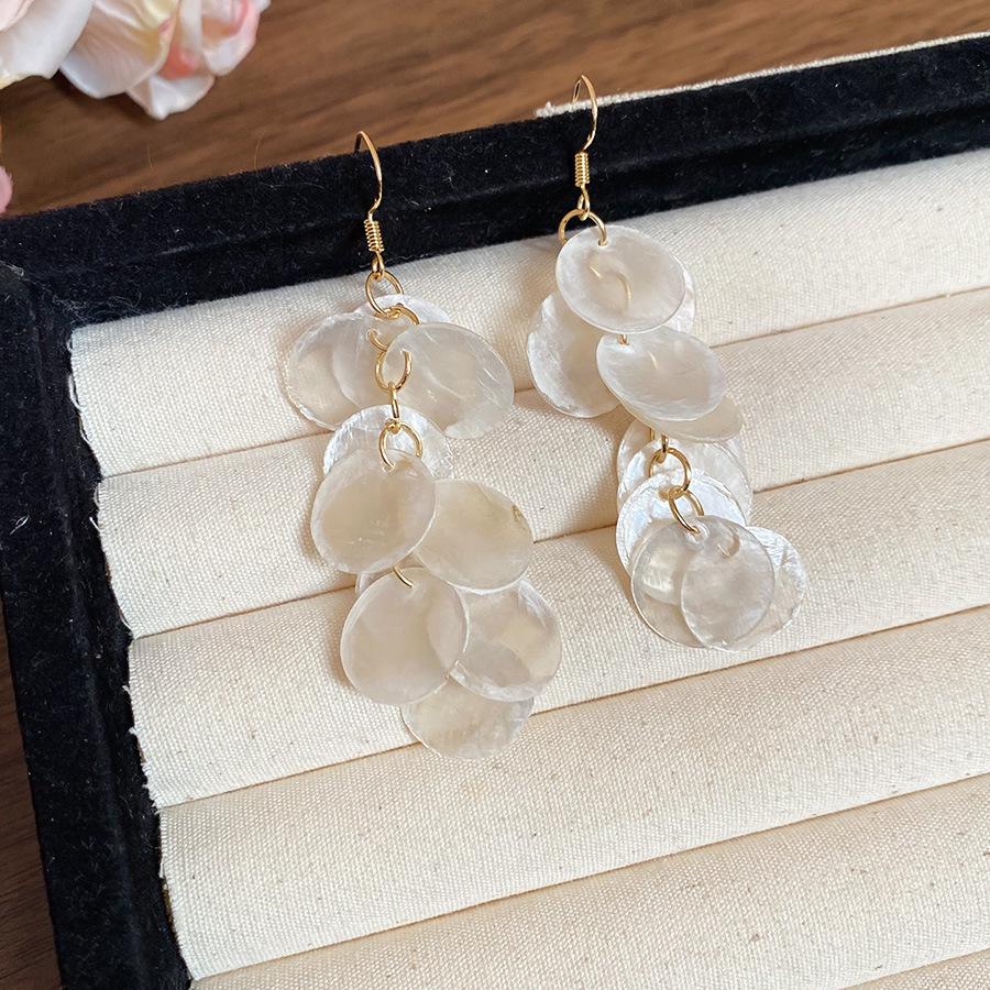 French Round Shell Tassel Stud Earrings: Retro, Exaggerated Style for a Unique Fashion Statement.