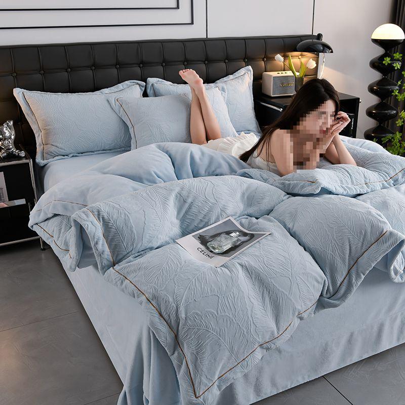 G5Z2025 Autumn/Winter Milk Velvet 4-Piece Solid Color Luxury Carved Bedding Set with Fitted Sheet.