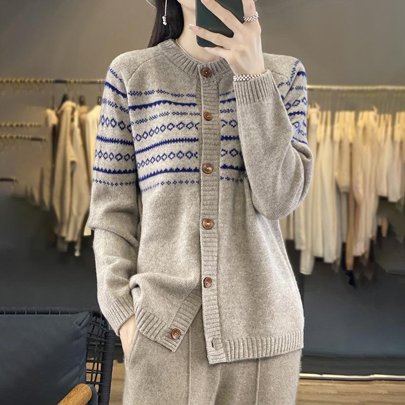 Retro Crew Neck Cardigan Women's Autumn and Winter Fashion Versatile Knitted Top Jacket