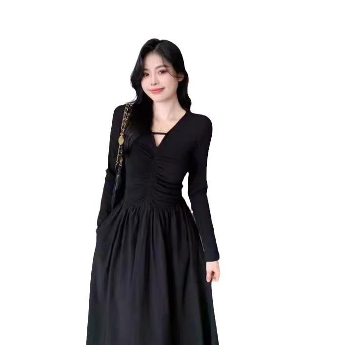 Early Autumn New High-waisted V-neck Black Dress Women's New Korean Version of Fashion Hepburn Style A-word Long Skirt