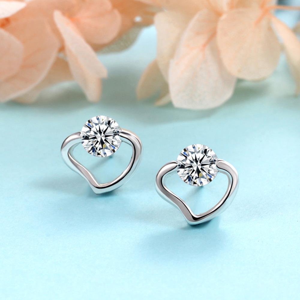 Heart-Shaped Silver-Plated Zircon Stud Earrings for Women: Shiny, Fashionable, Chinese-Style Design