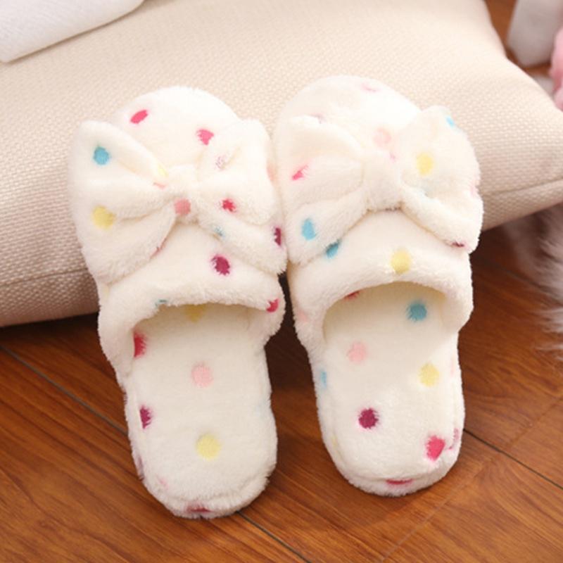Pantoufles de plancher d'intérieur antidérapantes en coton chaud d'hiver mignon pour femmes