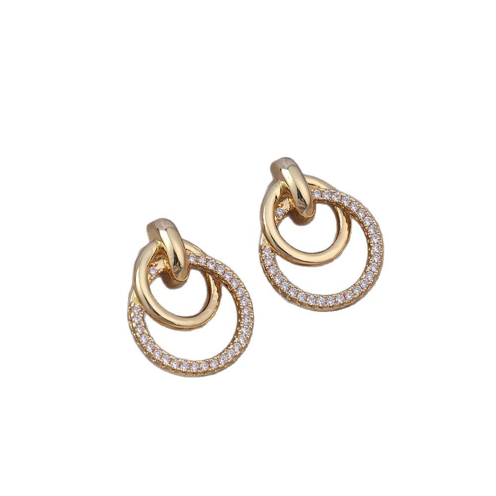 Boucles d'oreilles exquises en argent S925 avec zircon cubique – Bijoux pendants luxueux avec un sens du design unique.