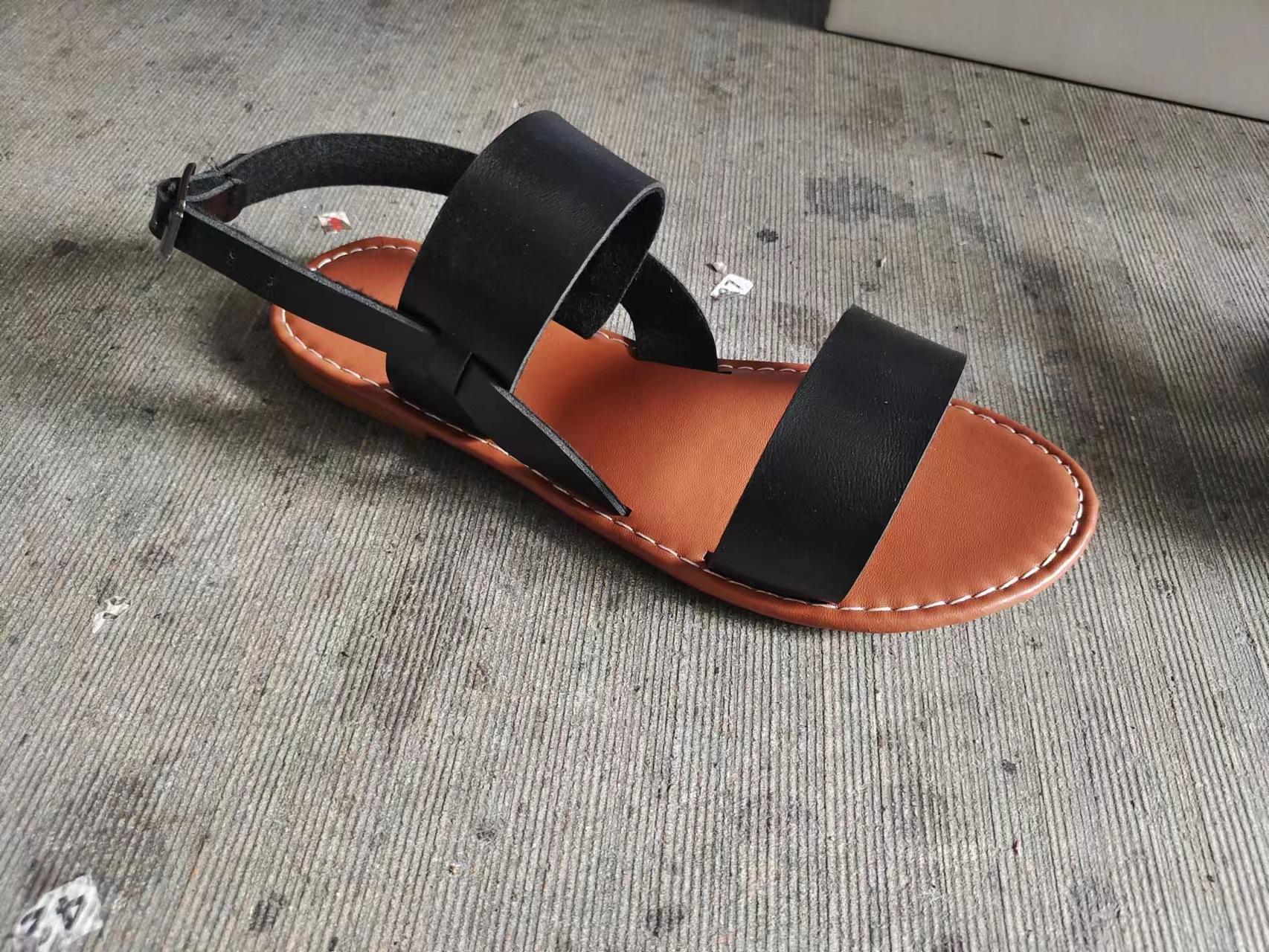 

2025 ретро-стиль сандалии на плоской подошве с пряжкой женские односложные пряжки ремешок большие размеры пляжные классные тапочки 43 чёрный