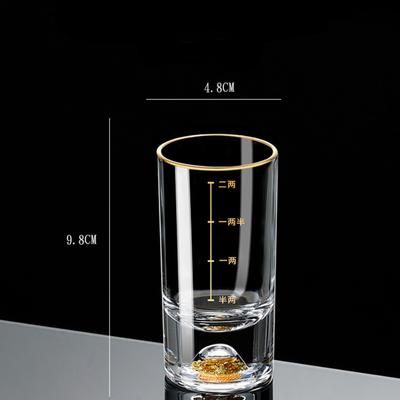 2 ks Sklenice Golden Mountain Vision 100 ml Zlaté kelímky se zlatou fólií Odměrka Luxusní dárek Zlatá stupnice Nápojové sklo Malé skleničky na víno Panák