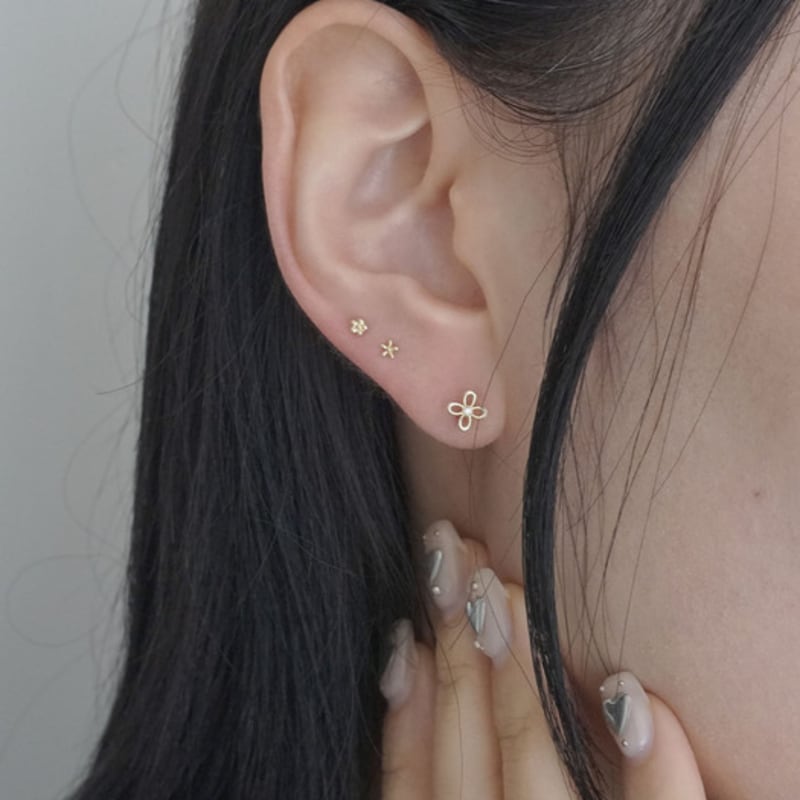 youngglow 14k line cubic flower piercing