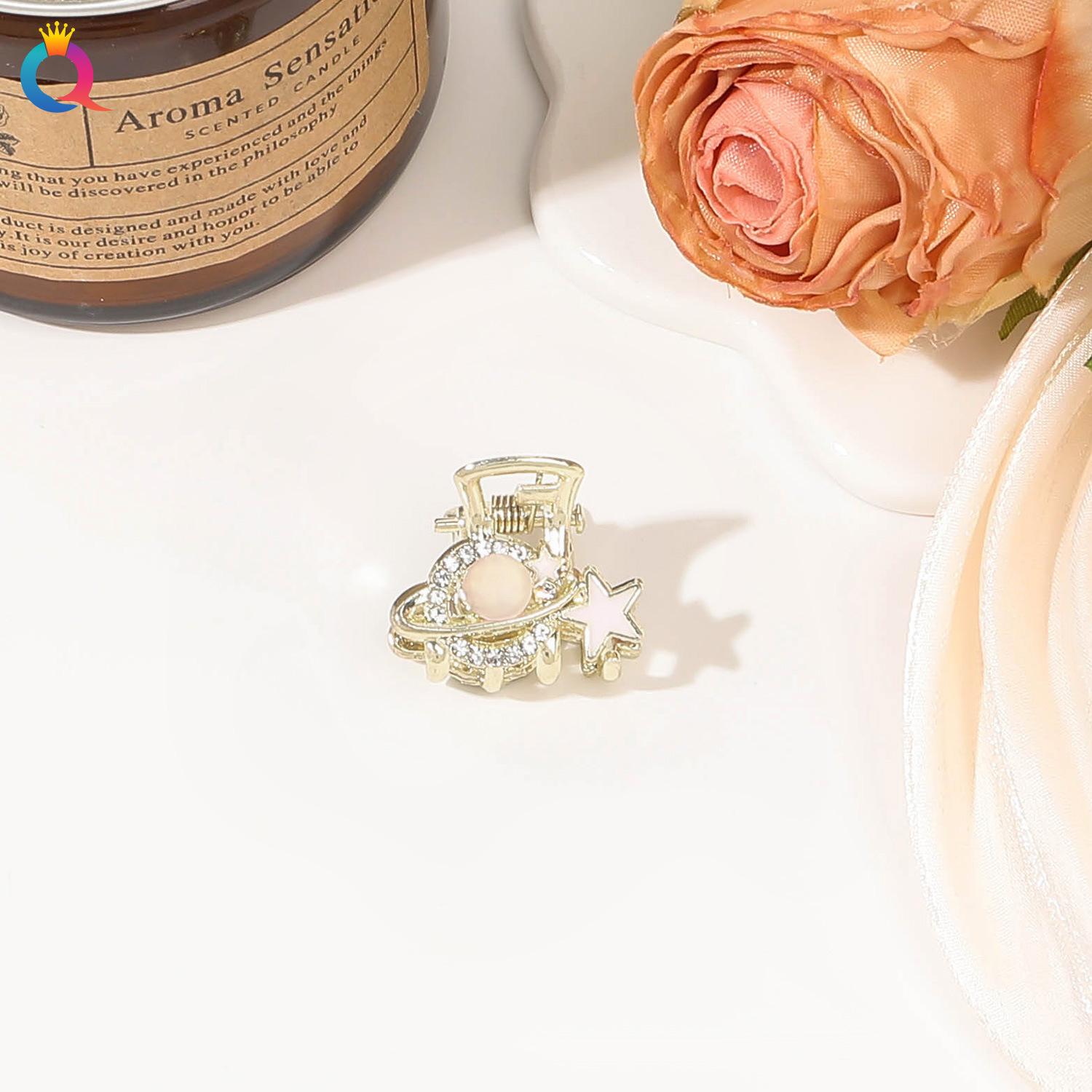 

Мини-заколка для волос со стразами и жемчугом в стиле ретро с бриллиантами и цветком-звездой для женщин и девочек, заколка-краб, маленькие шпильки, аксессуары для волос в виде крабов