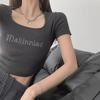 Camiseta corta de cuello cuadrado, ajustada y bordada estilo retro americano - Manga corta