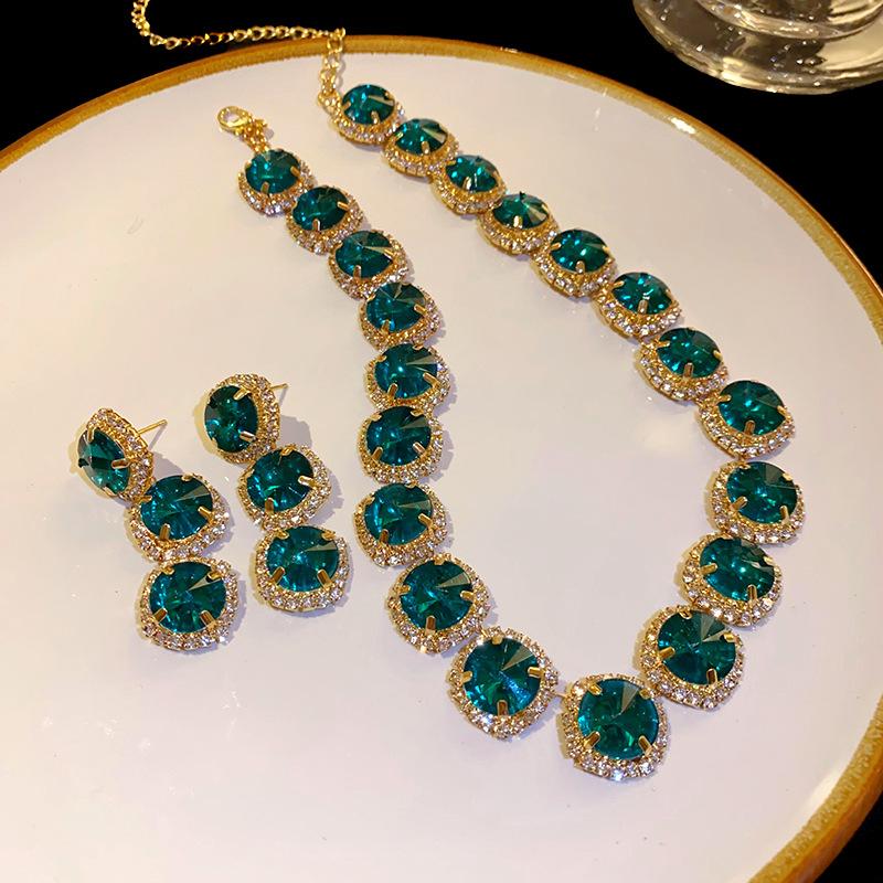 

European and American diamond-encrusted geometric splicing stud earrings necklace set light luxury fashion collarbone chain high-end dress accessories