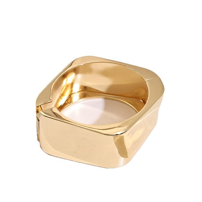 Retro Metal Square Bracelet for Women: Stylish and Smooth Spring Bangle with European and American Ins Flair