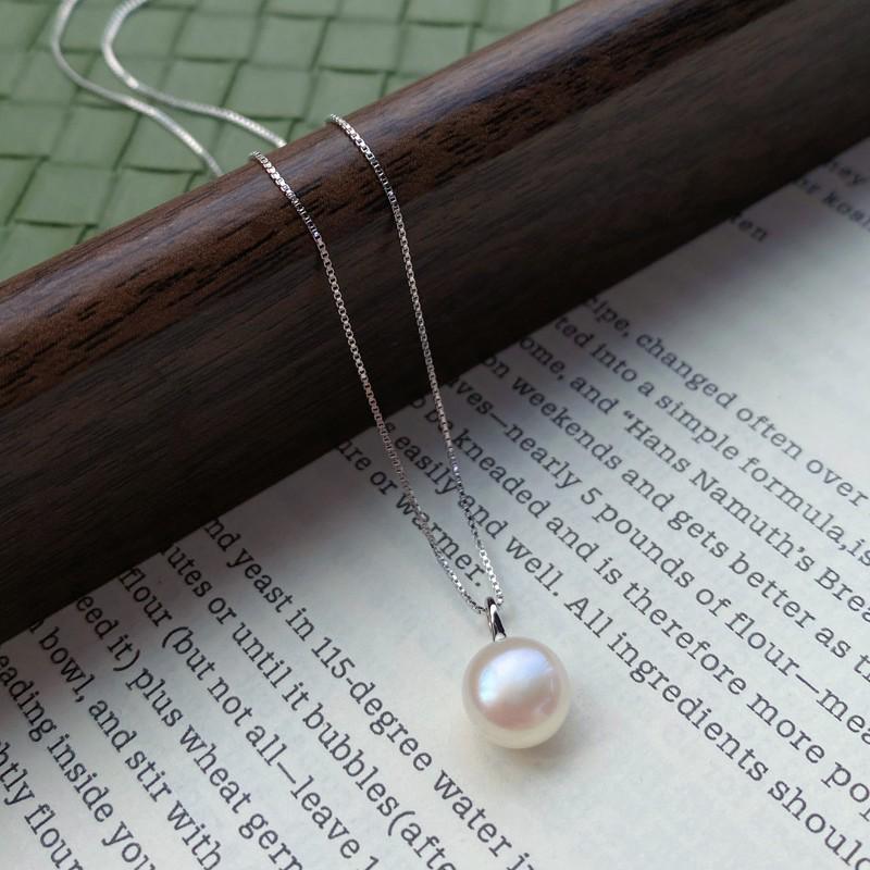 Sterling Silver Freshwater Pearl Necklace - Elegant, Versatile, and Fashionable Women's Jewelry