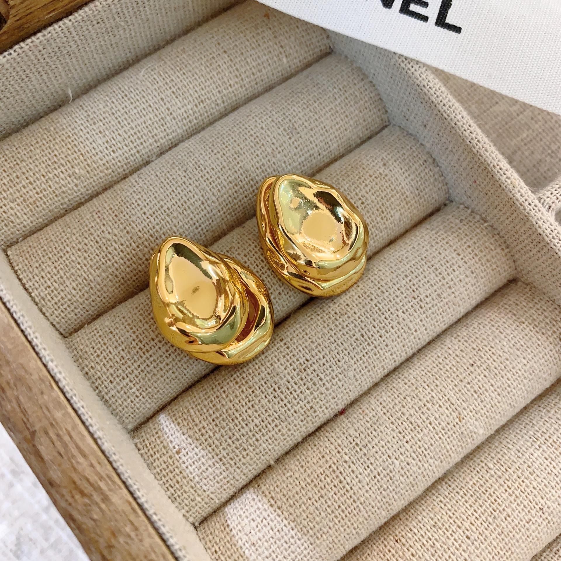 

Unique Design French Cold Wind Water Drop Earrings Brushed Two-Color Contrasting Wind Cold Wind Earrings