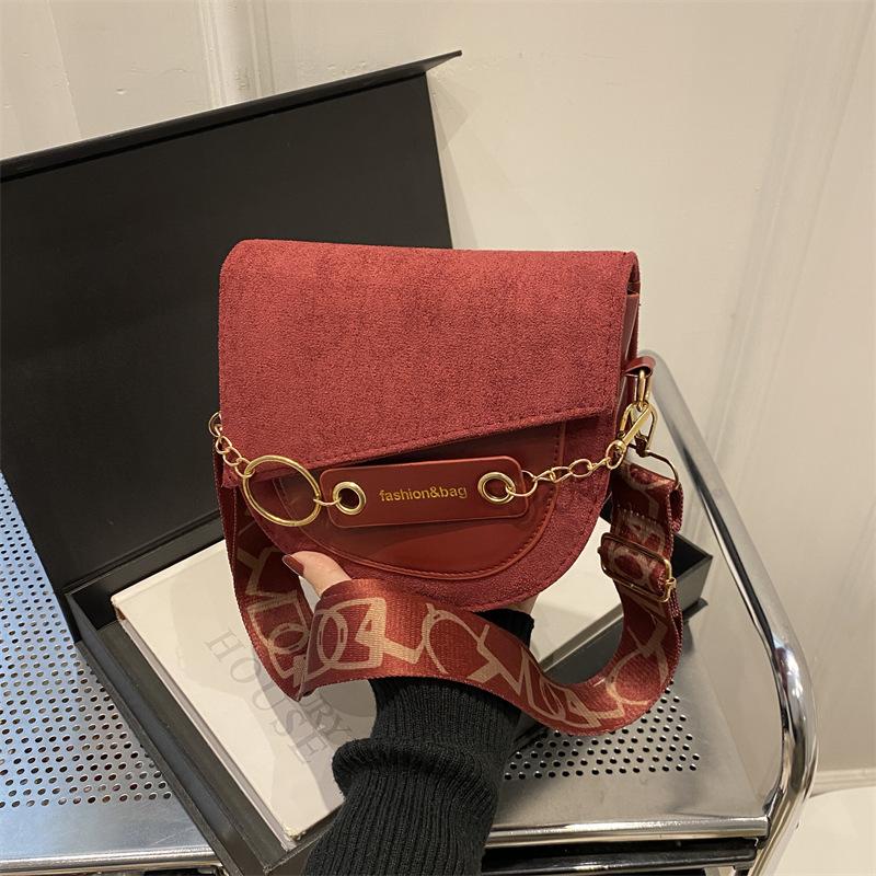 

Простая маленькая сумка через плечо, модная в иностранном стиле, новая зимняя текстура, свежая и популярная, в иностранном стиле, женская красный