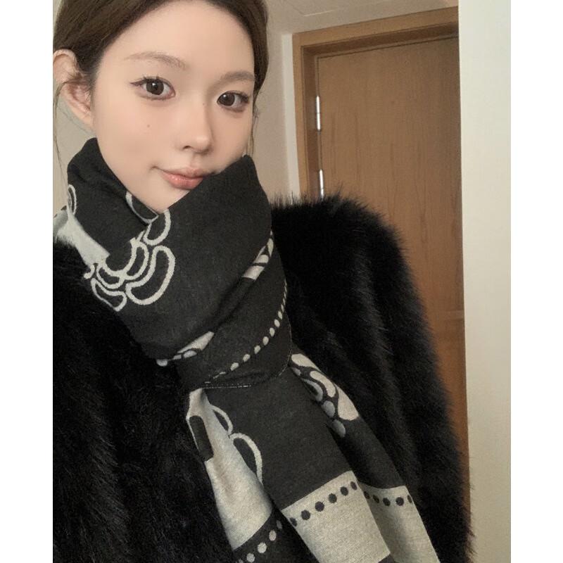 VICTORIA&VERA Double-Sided Camellia Distressed Scarf