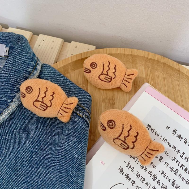 Cartoon Cute Fashion Style Taiyaki Brooch Plush Fish Brooch Backpack Sweater Corsage Sea Bream Brooch Accessories Creative Gifts