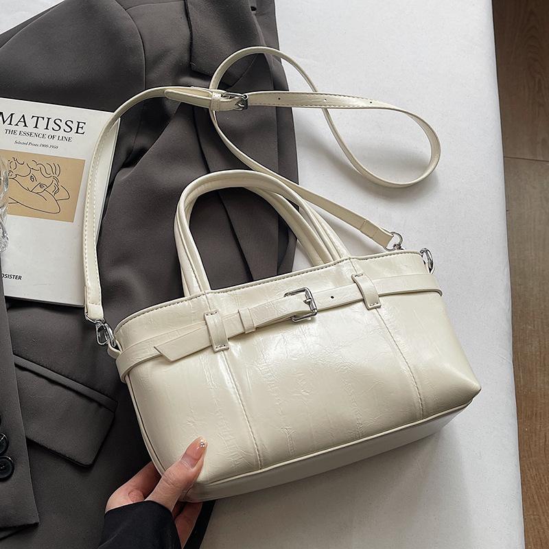 Popular new Korean version of niche casual oil wax leather portable bucket bag fashionable and simple commuter versatile messenger women's bag