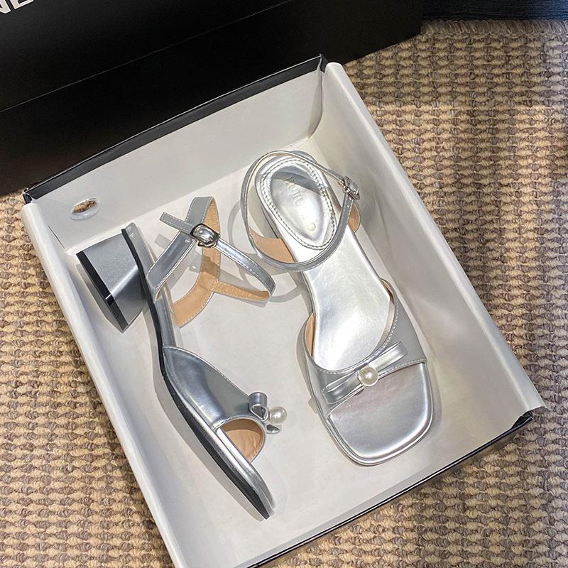 

Fairy style French word with square head thick middle heel temperament open-toed sandals 2025 new wear large size women s shoes tide 42 серебряный