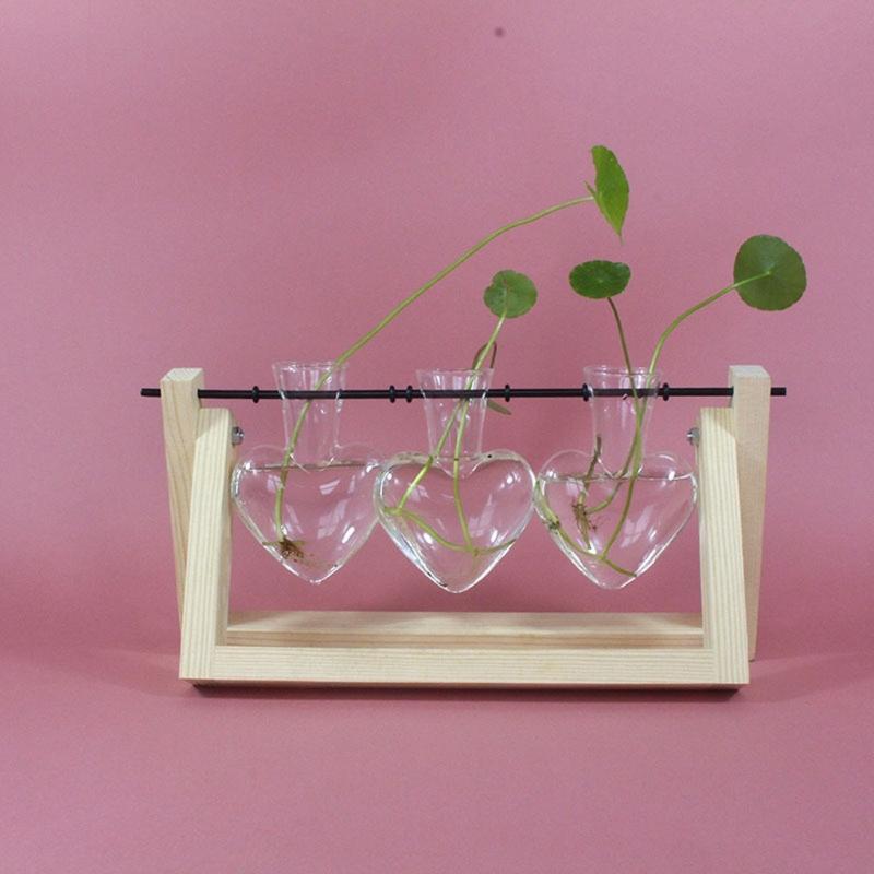 Modern Heart Shape Glass Vases Set With Wooden Frame Suitable For Hydroponic Plant Florals Displays And Home Styling