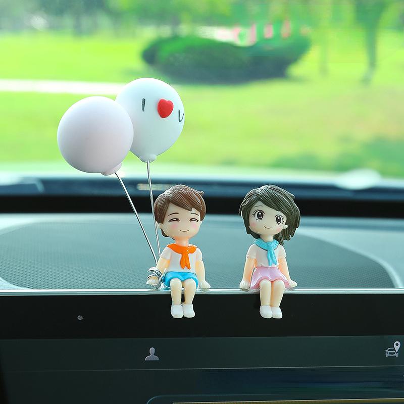Internet-famous Car Ornaments Interior Decorations for Cars Cute Kissing Couple Dolls Decorative Ornaments for Electric Vehicles