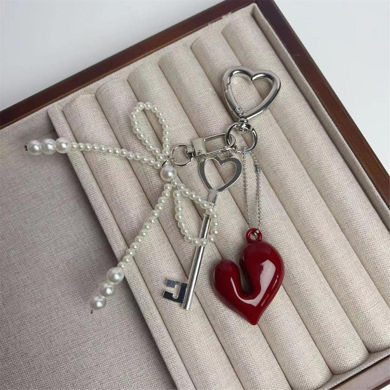 Fashionable Heart Accessory Keychain Stylish Bag Hanging Ornament Alloy Texture Suitable for Bags and Phones Decorating