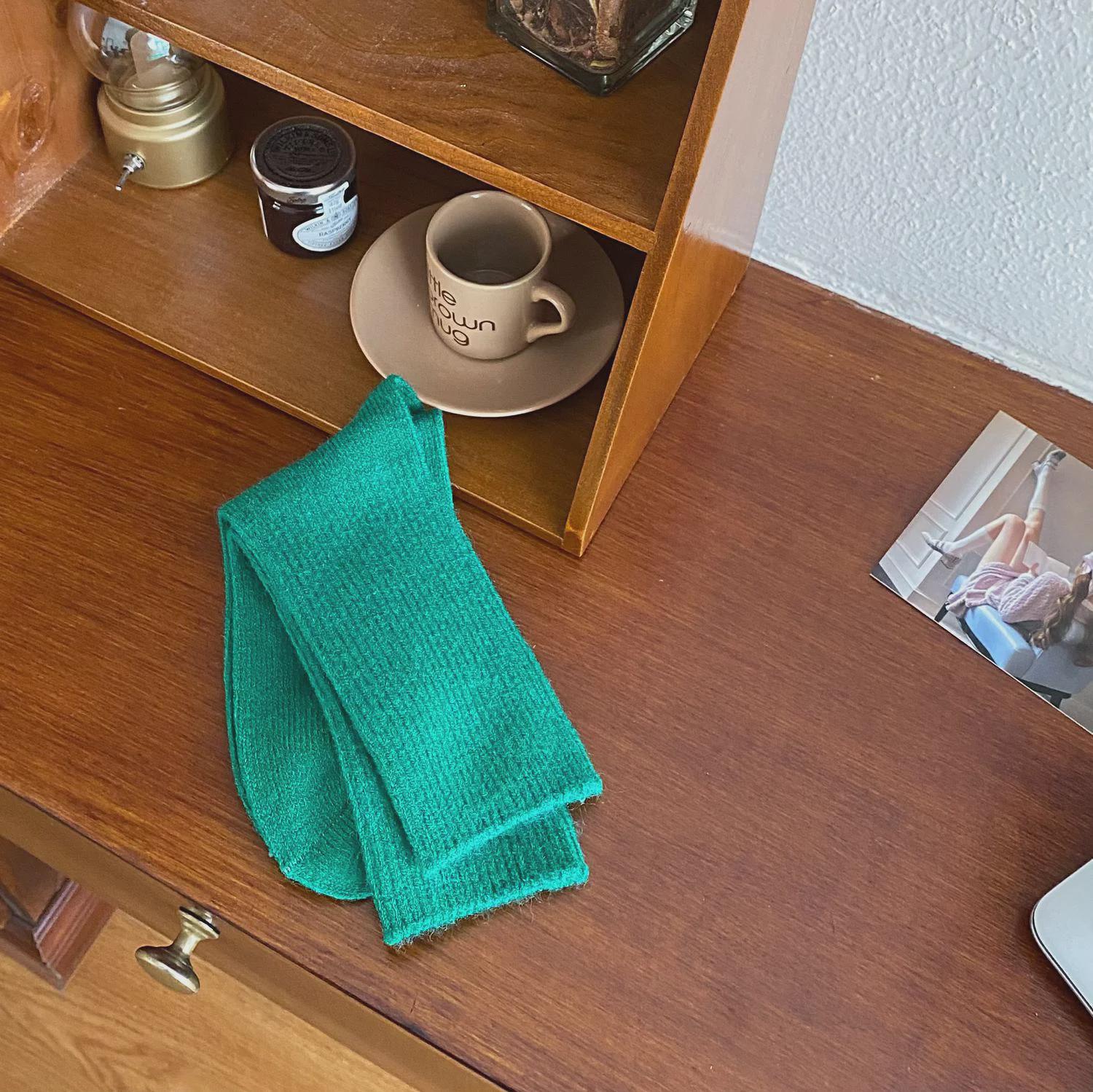 

Женские корейские носки средней длины из кашемира — утолщенные, бархатистые, в стиле японского ретро. One Size