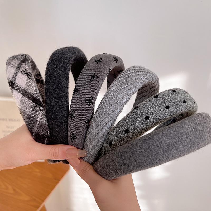 Gray Plush Wide Brim Headband: Versatile Women's Hair Accessory