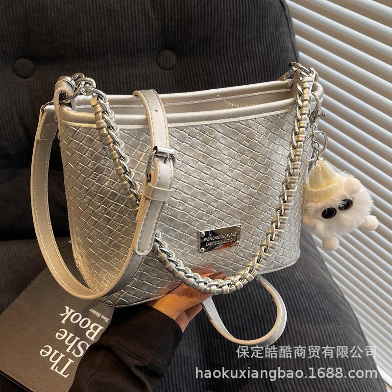 Super fire small bag women's spring and summer 2025 new niche design messenger bag women's popular bucket bag this year