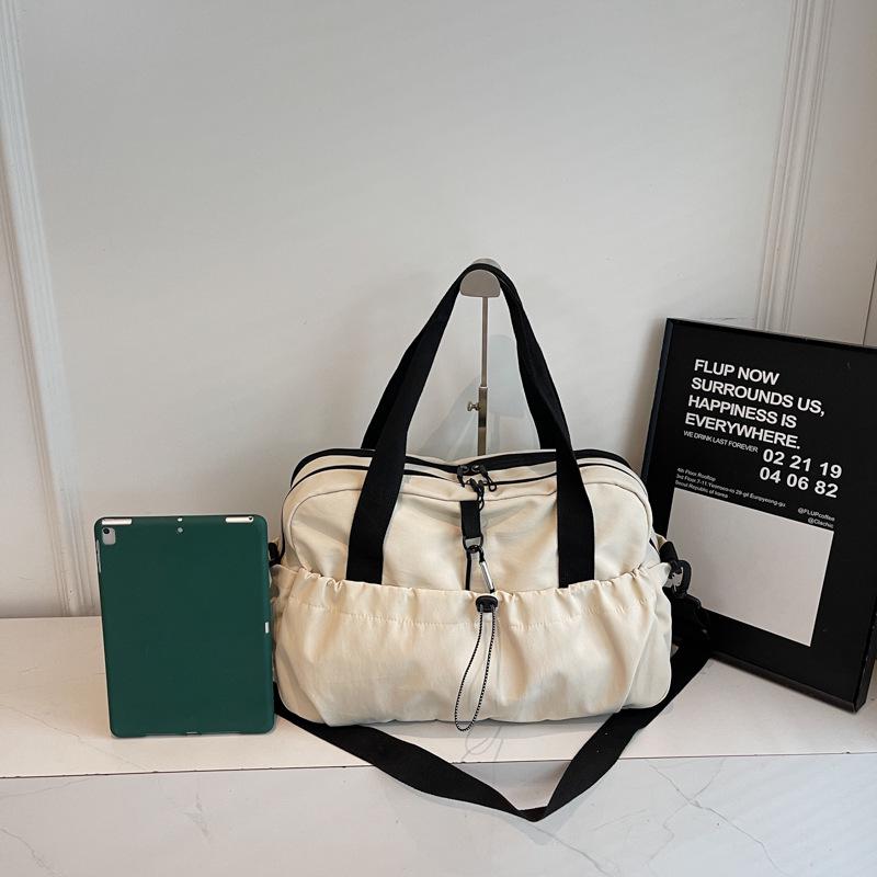 Large-Capacity Unisex Travel Handbag: Lightweight for Short Trips and Fitness