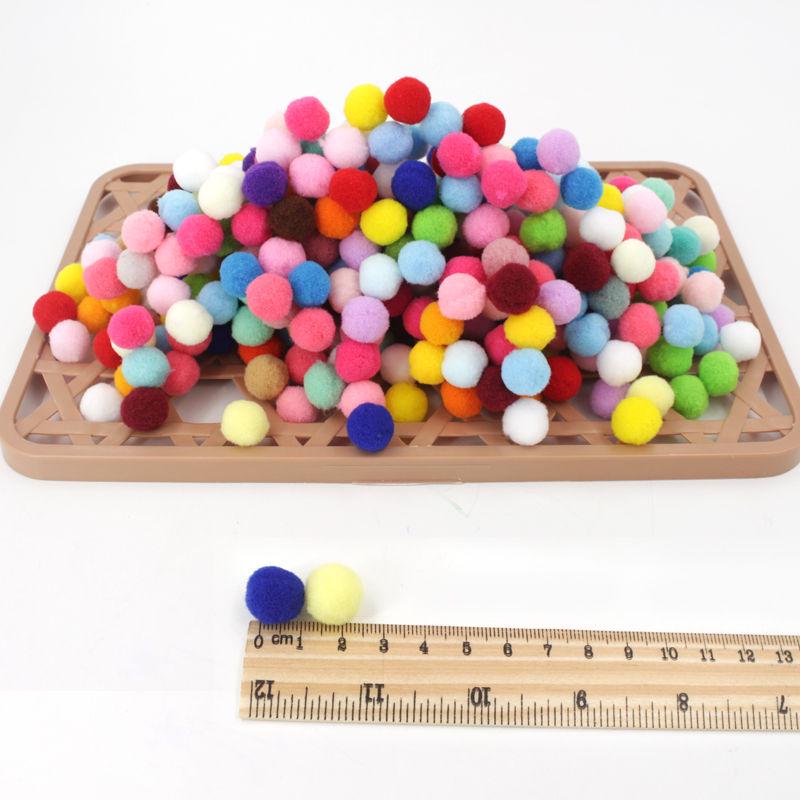 Artykuły ze strefy artystycznej: Kolorowe puszyste pompony do projektów klasowych dla uczniów od najmłodszych do najstarszych