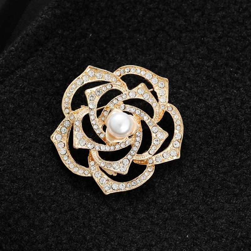 Fashion Pearl Camellia Flower Brooch For Women Girls Elegant Versatile Corsage Coat Dress Lapel Pins Clothing Accessories Gifts