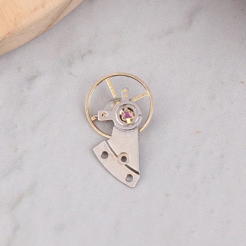 

Аксесуари для годинників Вітчизняний балансовий колесо 8205 8213 Механізм Балансове колесо в зборі Комплект, включаючи пластину маятника, Запасні частини для ремонту 1