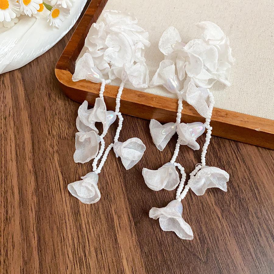 Chiffon-Blumen-Ohrringe mit Reisperlenfransen, modische Temperament-Stecker, einfache, hochwertige, vielseitige Ohrringe