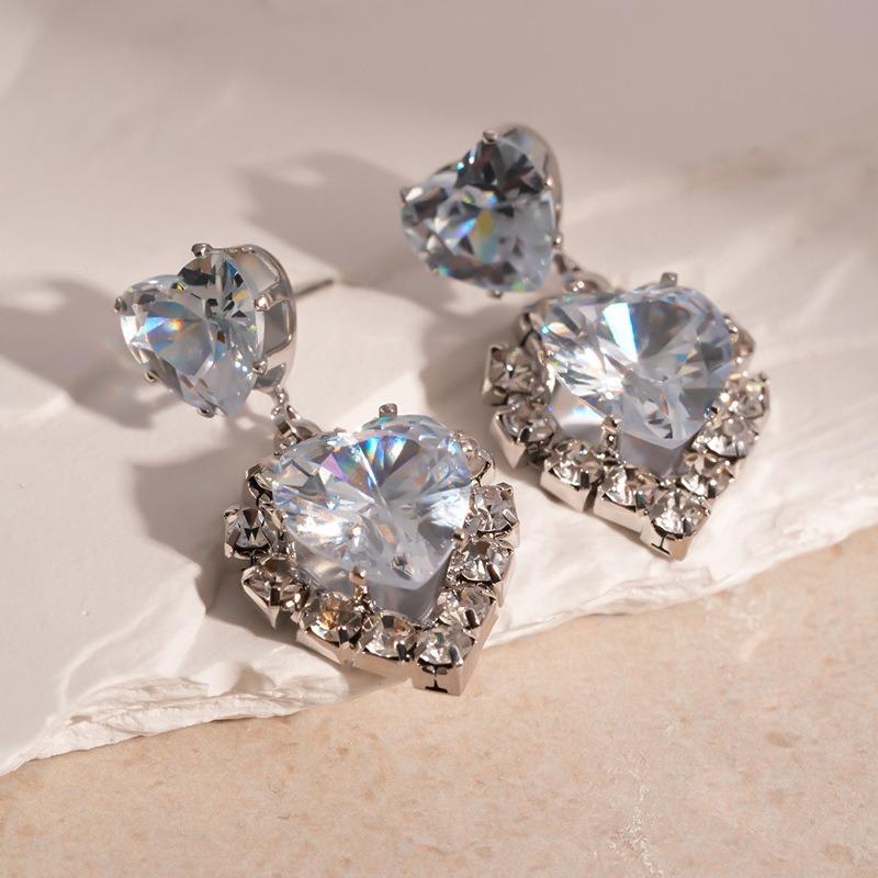 Quadratisches Ohrstecker- und Halsketten-Set mit Diamanten - ein schickes, luxuriöses und hochwertiges zweiteiliges Set mit exquisiter Eleganz