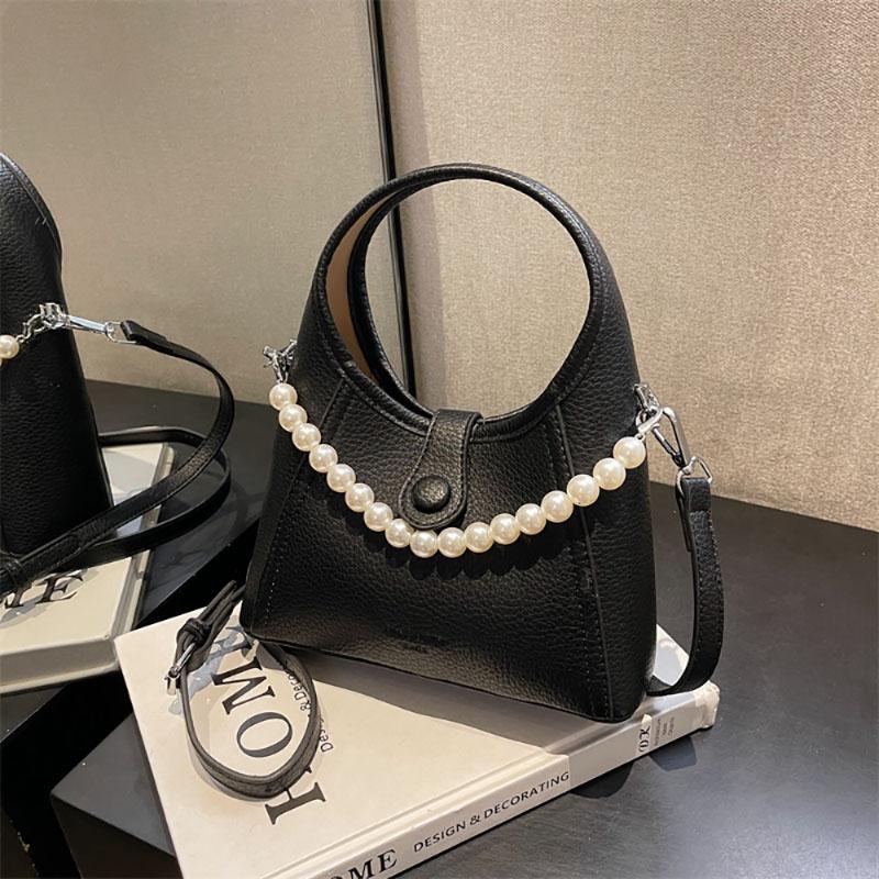

Fashion Solid Design PU Bag High-Grade Sense Pearl Chains Portable Small Bucket Pack Female Korean Version Commuter Handbag